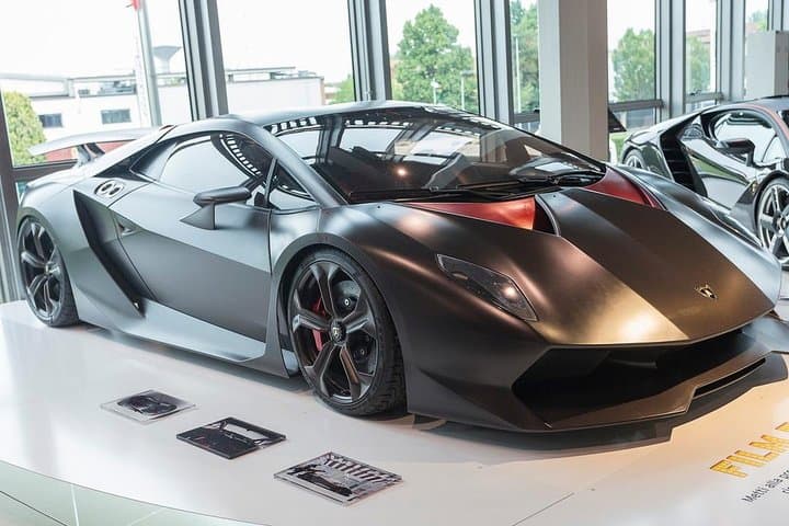 סיור פרטי עם פז'רארי ולמבורגיני כולל ארוחת צהריים