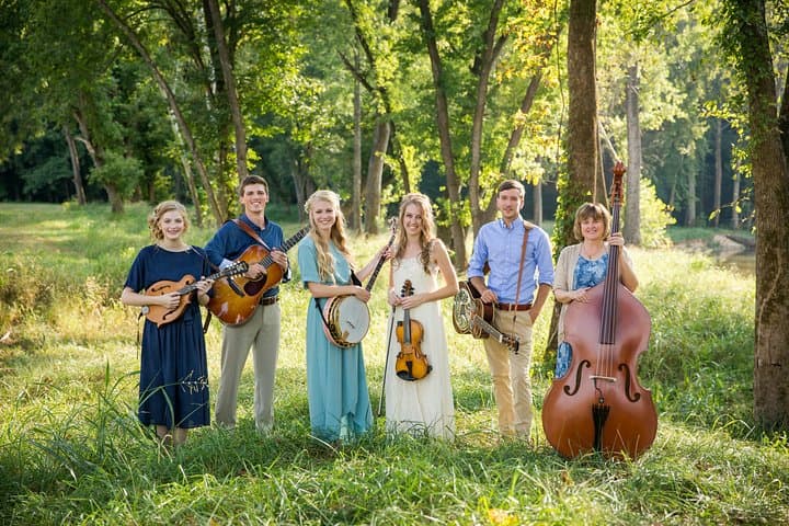 הפיטרסנים בתיאטרון ליטל אופריי בברנסון