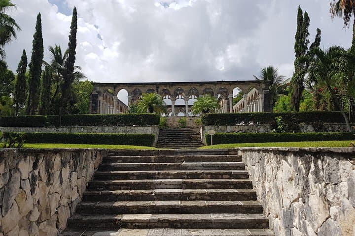 טיול תיירותי בהיילייטס של האי נסאו