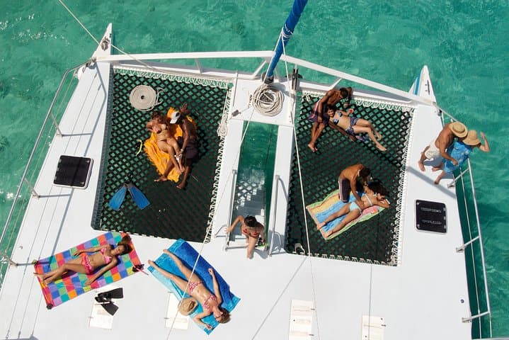 שיט יום בקטמרן לאי איקקוס מפהרדו