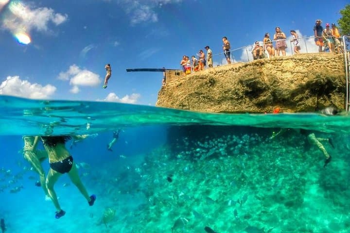 רכבת לבנה תיירותית - סיור סביב האי.