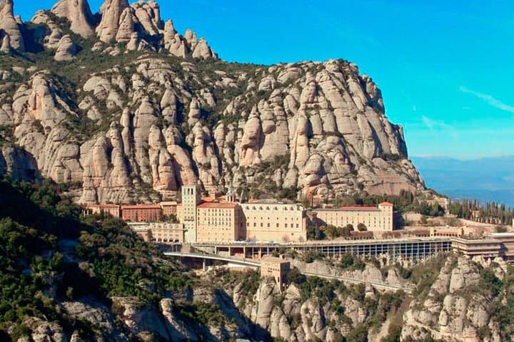 Barcelona to Montserrat Monastery: Tour, Transfers & Basilica