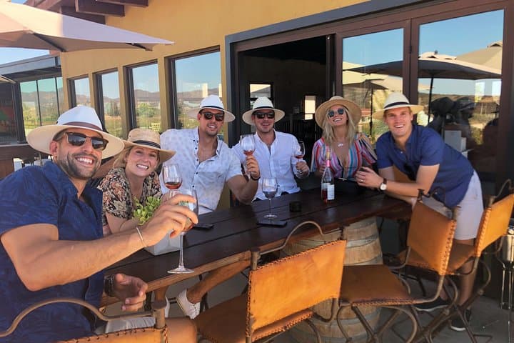 סיור יין ואוכל פרימיום בעמק גואדלופה