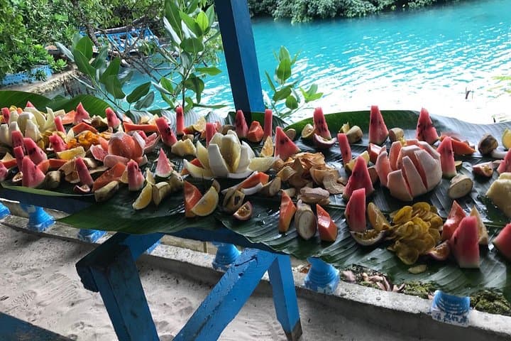 בריחת אי ההסתרה, לגונה כחולה וחווית צבים