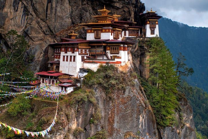 Bhutan Highlights Tour - 7 Nights 8 Days of Culture & Adventure