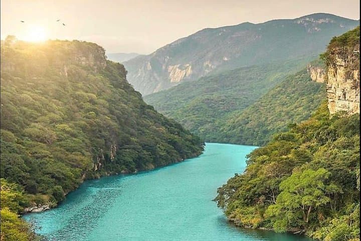 קניון סומידרו, מיראדורס דל קניון וכפר צ'יאפה דה קורזו.