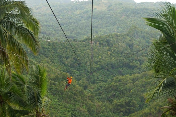 חוויה קניונינג במפלי קוואסן עם ארוחת צהריים