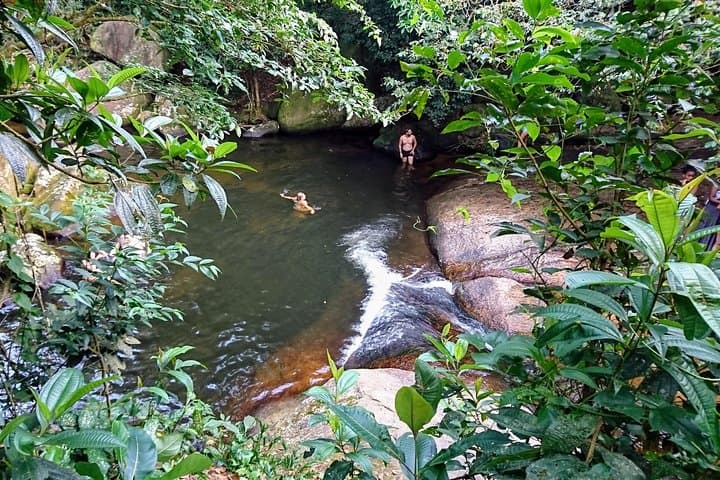אילה גרנדה - טיול הליכה היסטורי פרטי עם בריכה טבעית.