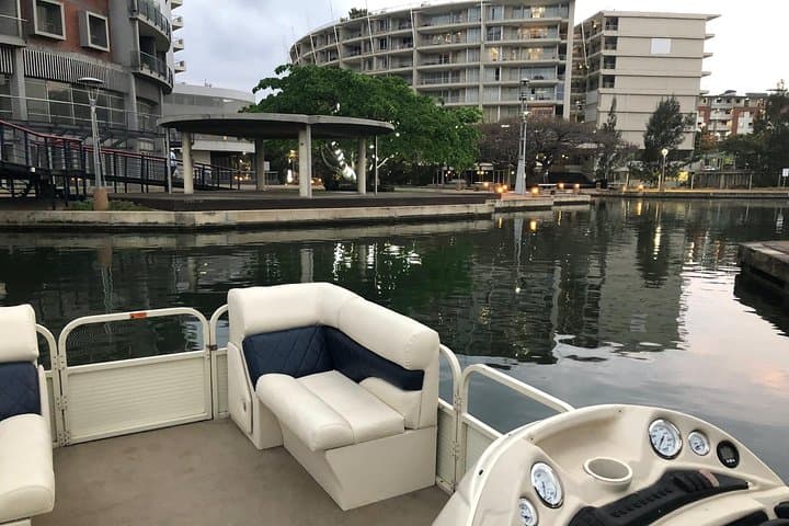 שייט פונטון יוקרתי בתעלות - דברים כיפים דרבן Ushaka