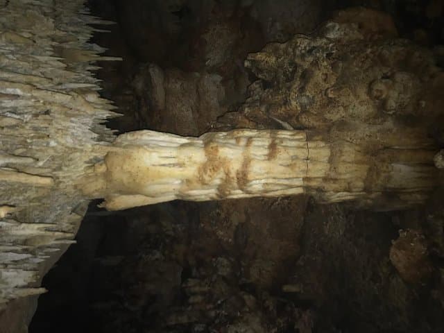 סיור במערות עם מדריך מקומי