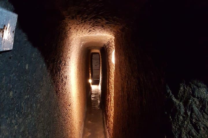 הקטקומבות של נפולי עם מדריך