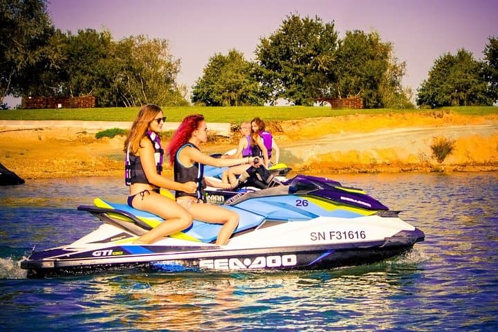 שיט ג'ט-סקי ליד ננט