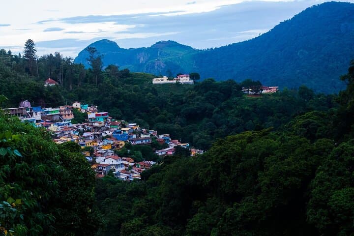 טיול יום לקונור (סיור מודרך ברכב מאוטי)