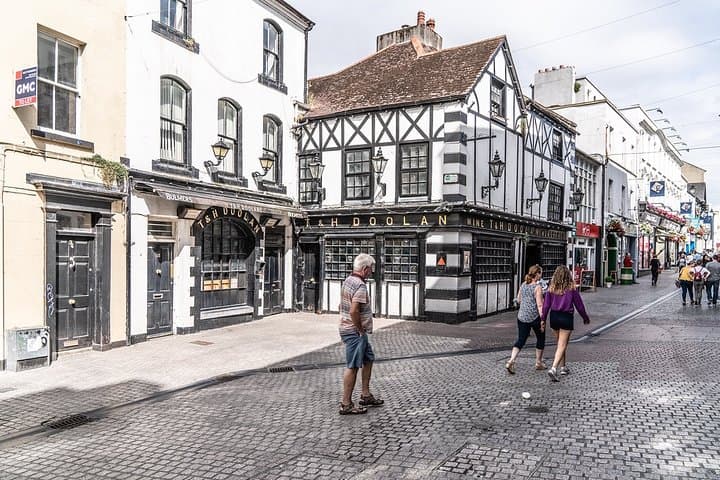 סיור הליכה בעשרה דברים המרכזיים בעיר ווטרפורד