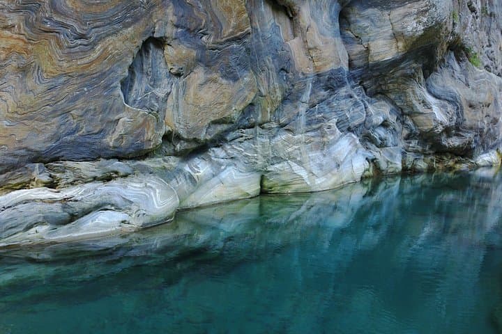 סיור פרטי מלא בפארק הלאומי טארוקו מעיר הונגשואן