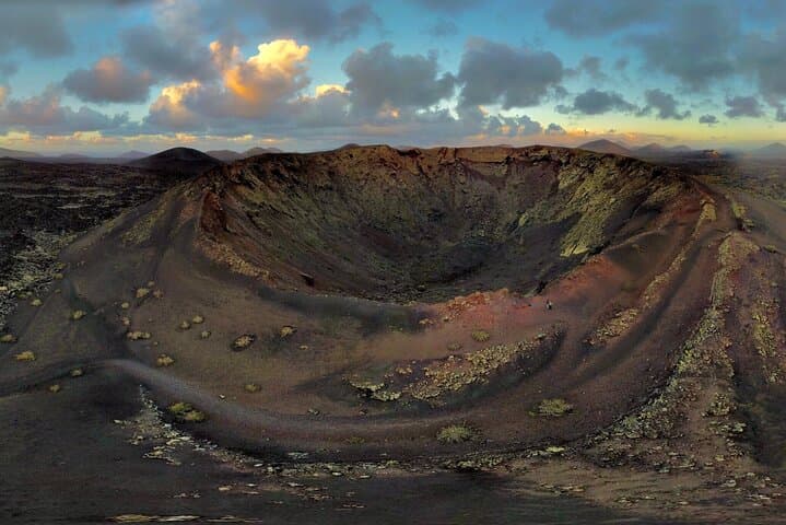 Volcano Trekking Tour (Timanfaya eruptions)
