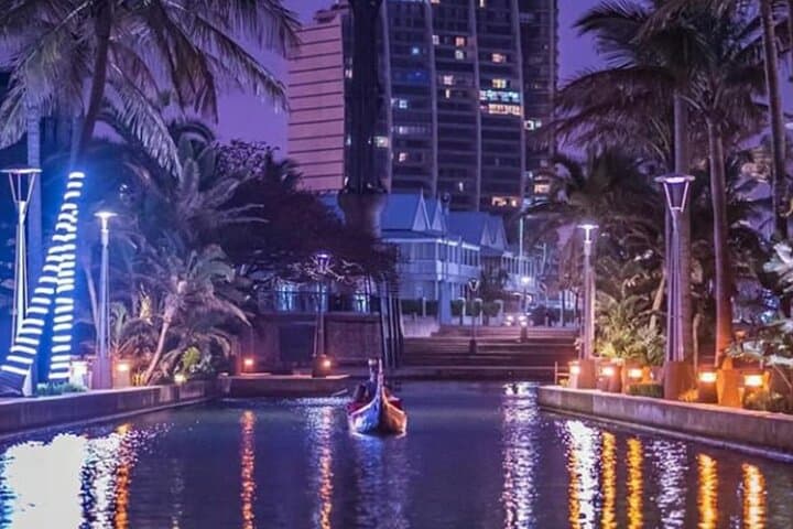 שייט סירת גונדולה קסום בלילה בדרבן