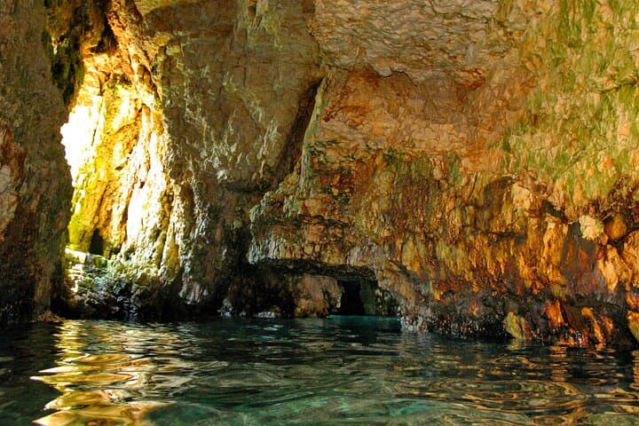 מסלול שיט של 5 שעות ממדולין לקאמניאק כולל ארוחת צהריים ומשקאות על ספינת סנדרה