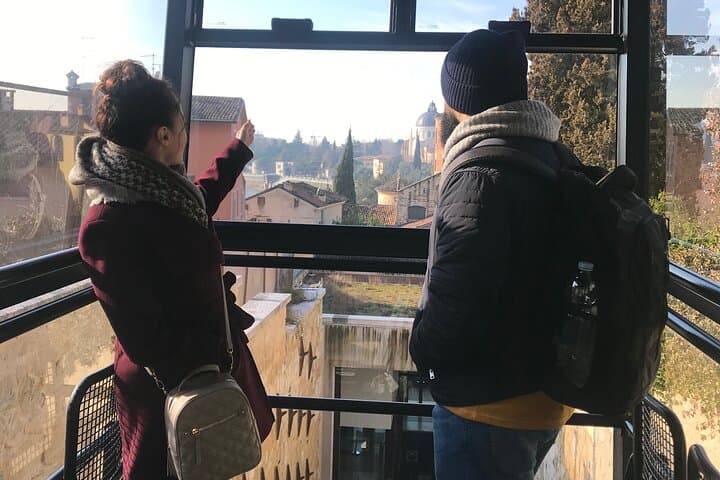 Verona walking tour:food&wine,history lunch or dinner & funicular