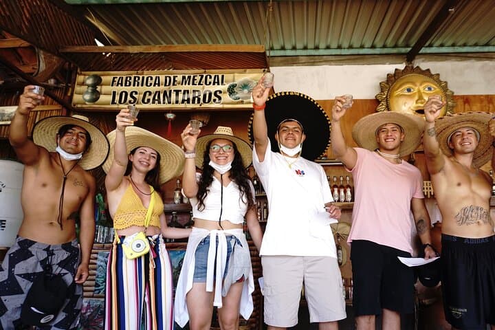 סיור מודרך במזקקת מזקל אנושית עם הסעה