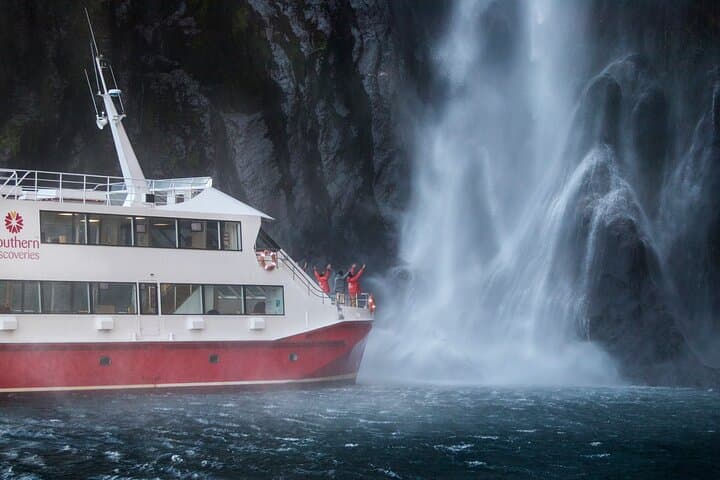 שיט טבע במילפורד סאונד עם סאות'רן דיסקובריז