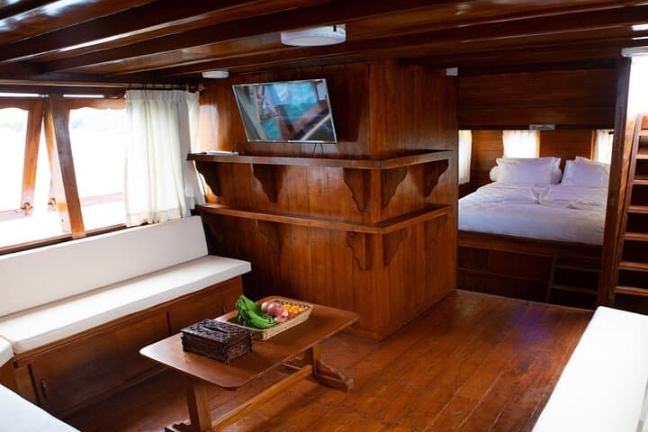 ספארי קומודו ל-3 ימים על סירה פרטית ל-4 אנשים