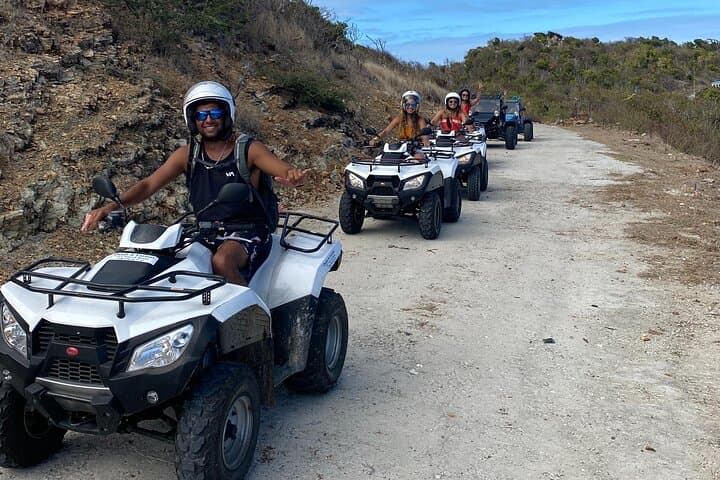 סיורי קוואדים ופנים זועמות והשכרת ATV