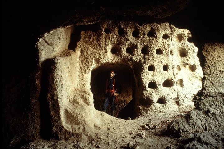 אפרטיף מול הדואומו וסיור במערות אורווייטו התת קרקעיות