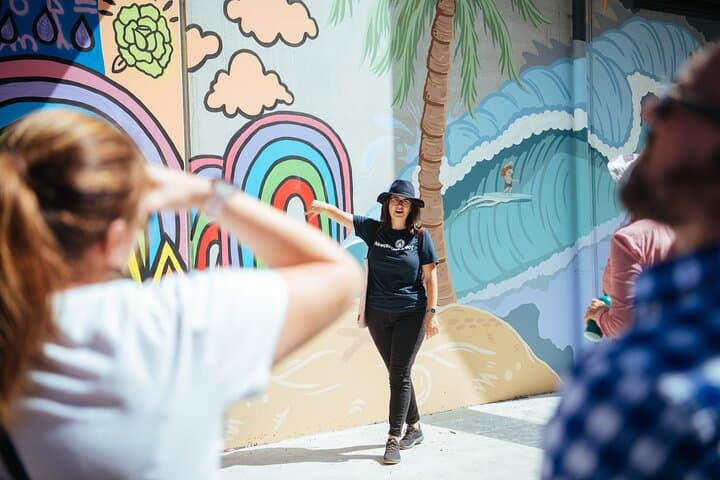 סיור הליכה בארכיטקטורה, אמנות רחוב וסודות חבויים של ניוקאסל.
