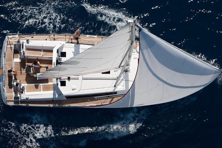 שייט יאכטות הרפתקני של JFarwell בנמל הליפקס