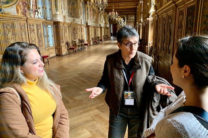 סיור פרטי בטירת פונטן בלאו עם כרטיס דילוג על התור.