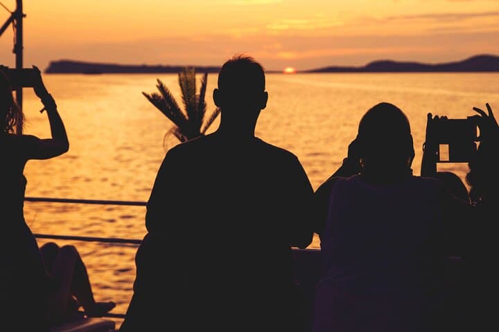 קרוז קפיצה בין החופים בשקיעה, קאלה קומטה וקאלה בסה, SUP וסנרקינג.