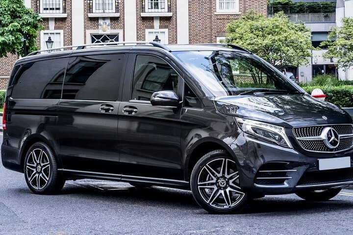 Private Transfer: Brandenburg Airport BER to Berlin by Luxury Van