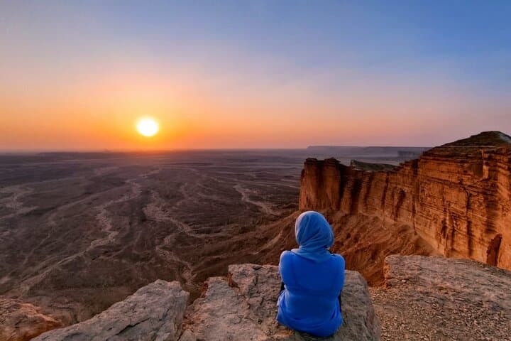 Edge Of The World Hike with 4x4vehicle, bat cave & dinner at camp