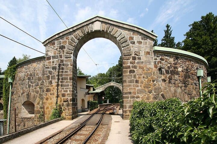לינץ': סיור פרטי רגלי בפוסטלינגברג ובמרכז העיר القديمة