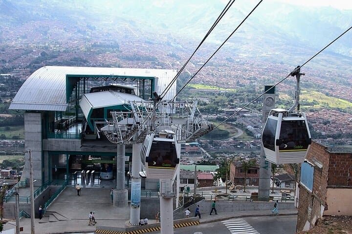 סיור במדלין: רכבים נושאיים, רכבת קלף ורכבת מטרו קבילה