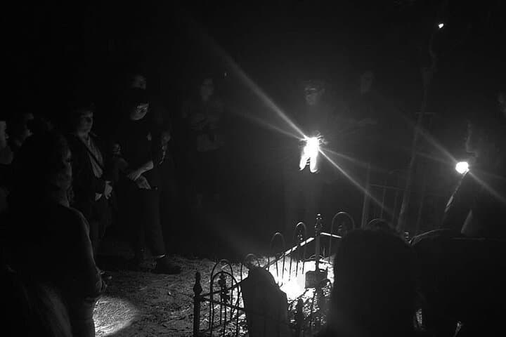 סיור ההיסטוריה המפחידה של בית הקברות גודנה