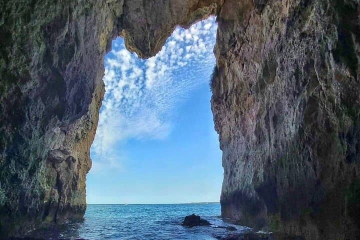 סיור סירה של אורטיגיה, מערות ים, פלירינה וצלילת מסיכות.