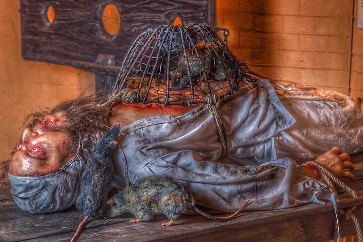 כרטיס למוזיאון העינויים של ימי הביניים עם מערכת שמע וציד רוחות