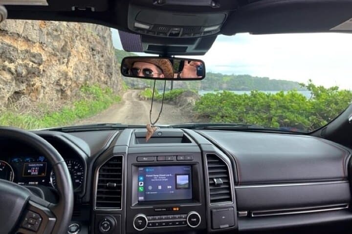 מאווי בסערה: טיול הרפתקה פרטי ומפואר בדרך להאנה