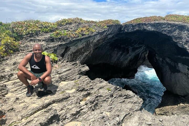 סיור של שלוש במטרה אחת כולל הכל: מערה, הר וחוף
