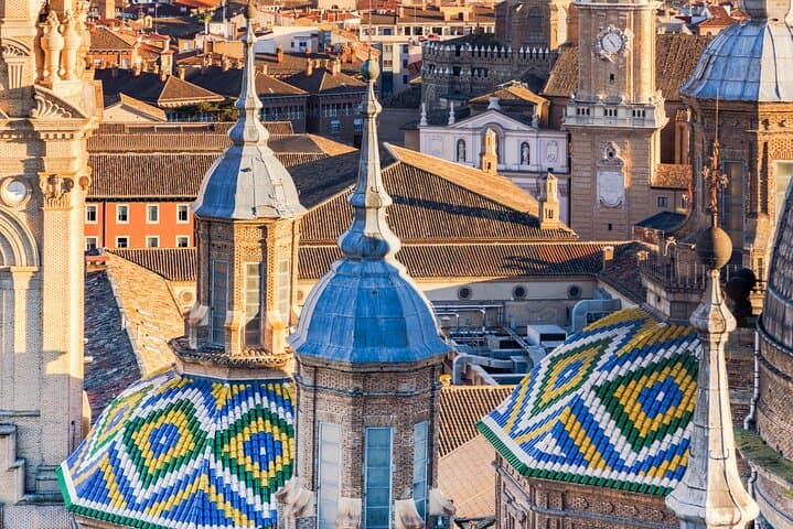 ציד אוצרות ואטרקציות עצמי בעיר סaragוזה