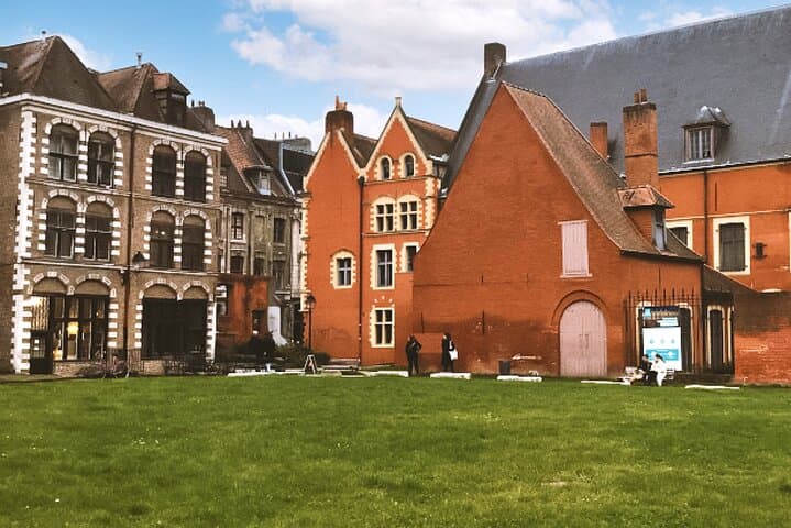 ציד אוצרות בליל וסיור רגלי בהיילייטים של העיר