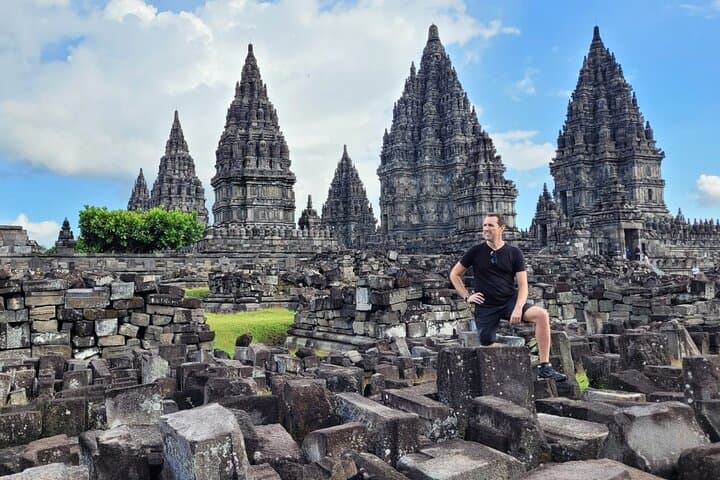 טיפוס למעלה למקדש בורובודור ומקדש פרמבן - סיור של יום אחד