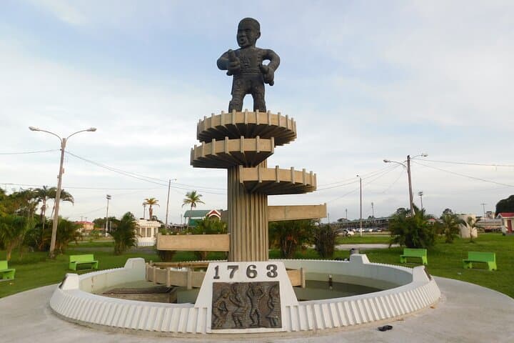 סיור ביום בתStory of Emancipation and Slavery in Guyana