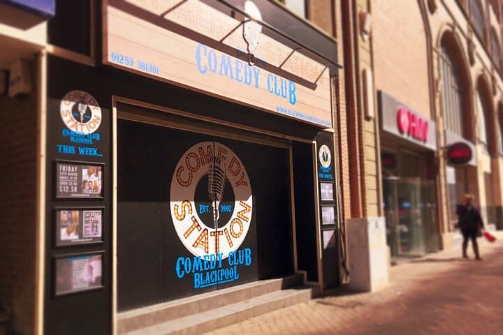 כניסה למועדון הקומדיה בלילות שישי ושבת