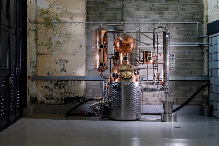 סיור במזקקת ריבול סיטי