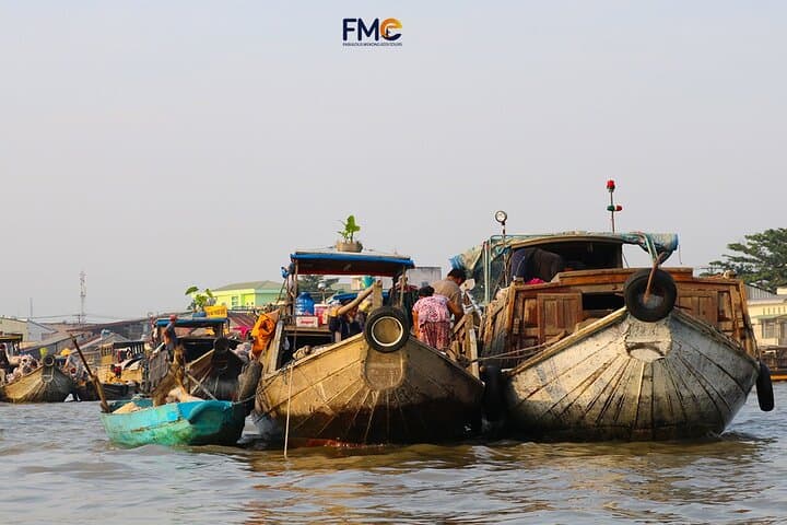 שוק הצף קאי רנג, קקאו ותעלת מים קטנה מוסתרת