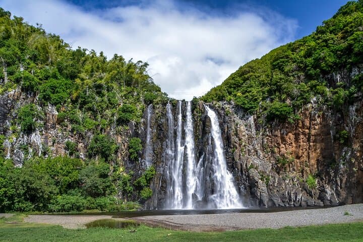טיול יום מלא באי ריוניון עם ארוחת בוקר