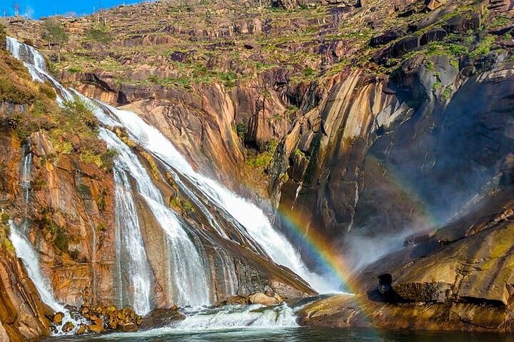 סנטיאגו דה קומפוסטלה: פיניסטרה, קוסטה דה מורטה, אזרו, מורוס וקארנוטה